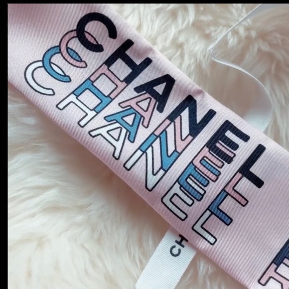 CHANEL Handbags - 💕Chanel Rue Cambon Bandeau Twilly Pink hair hand tie